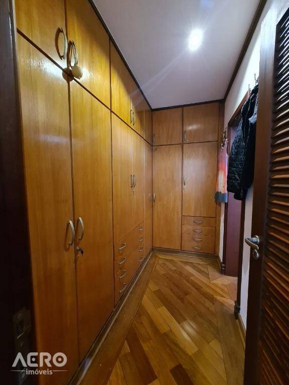 Casa à venda com 3 quartos, 279m² - Foto 4