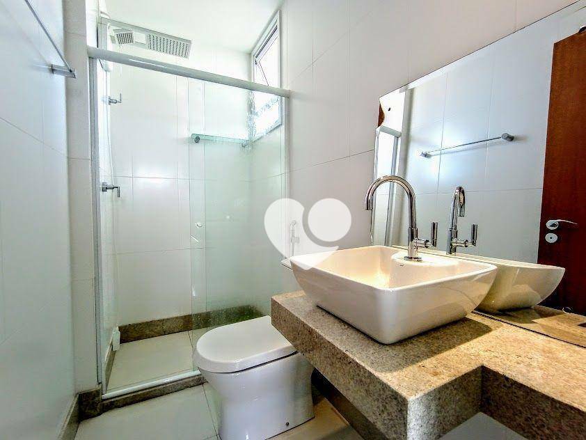 Apartamento para alugar com 3 quartos, 140m² - Foto 12
