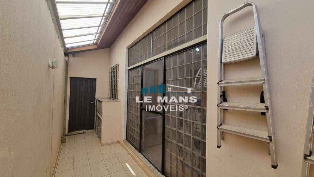 Casa à venda com 3 quartos, 241m² - Foto 40