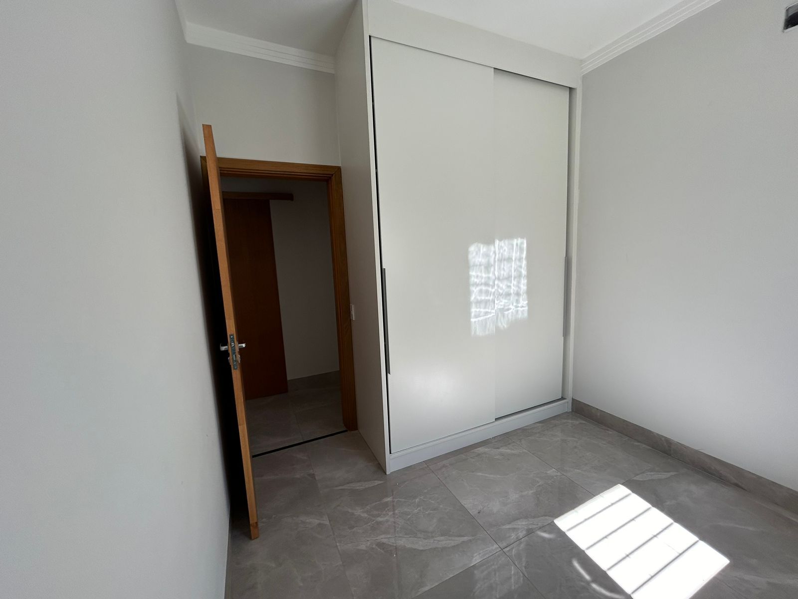 Casa para alugar com 3 quartos, 190m² - Foto 2