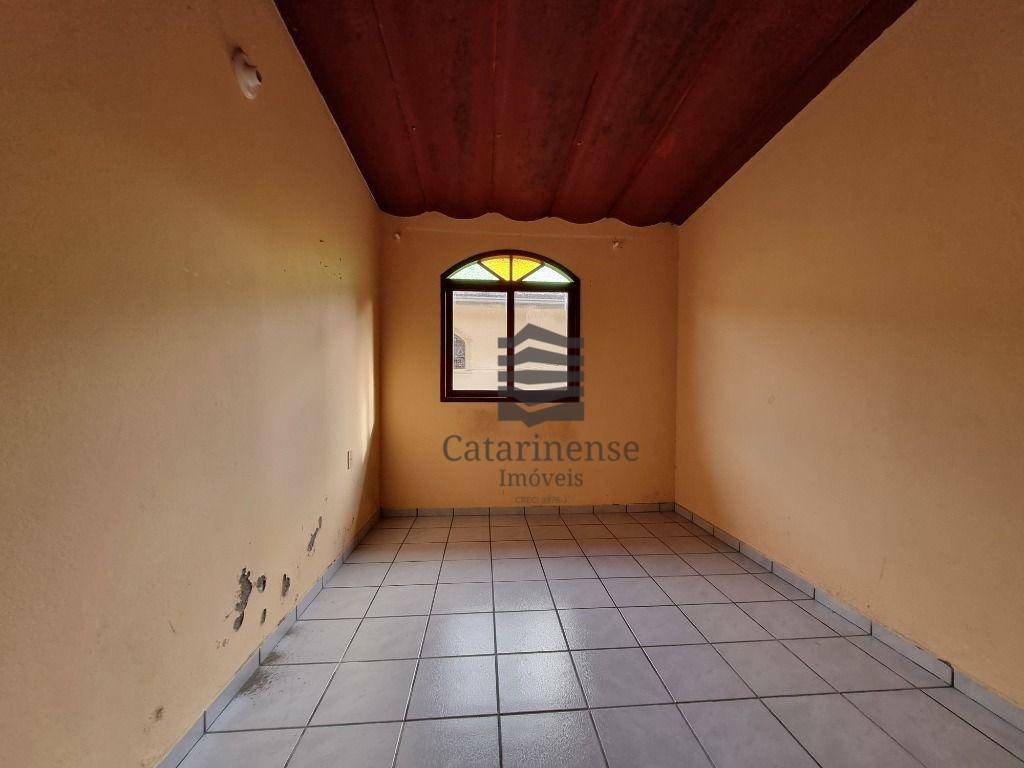 Casa à venda com 3 quartos, 82m² - Foto 4