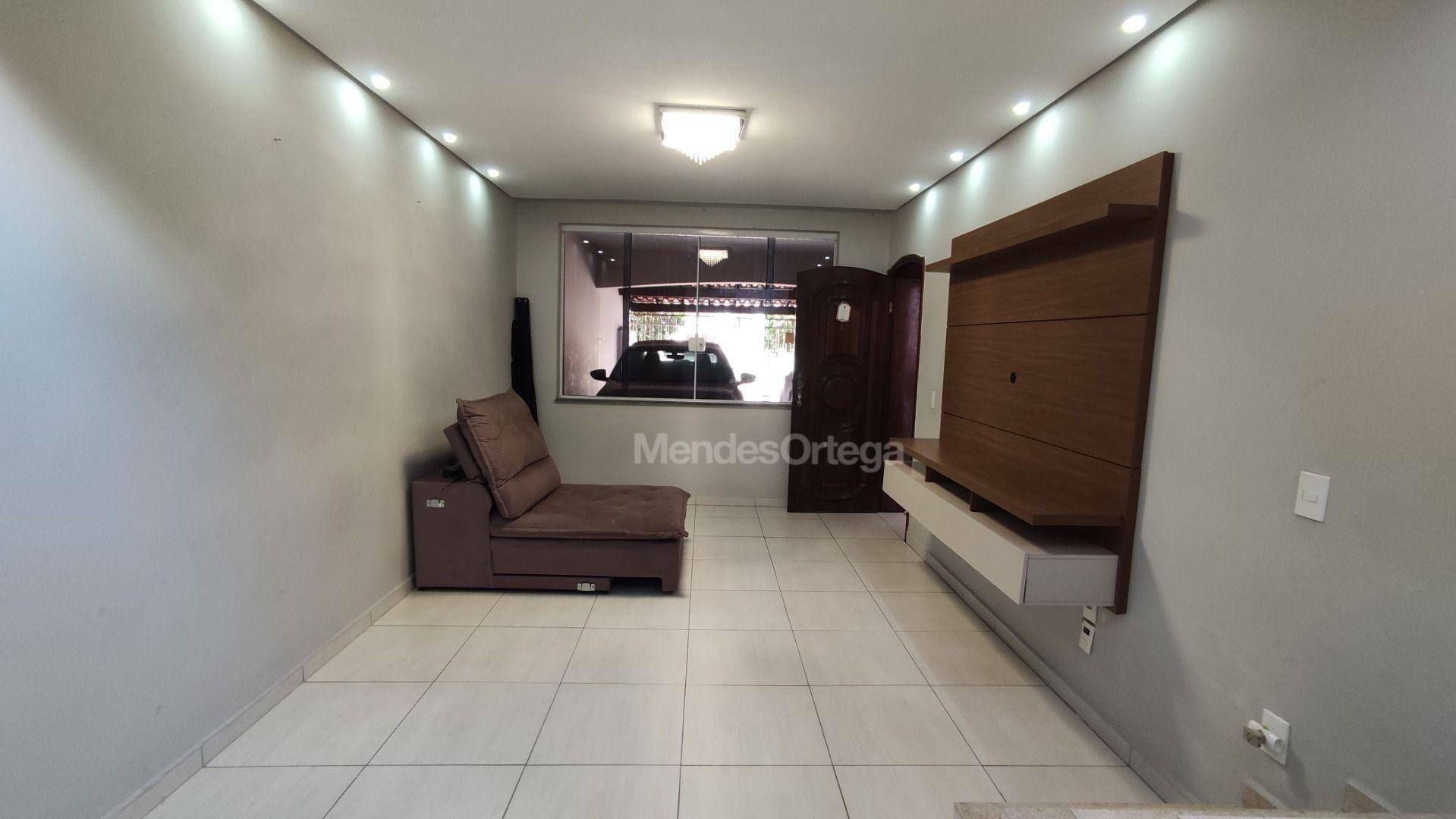 Casa à venda com 3 quartos, 212m² - Foto 3