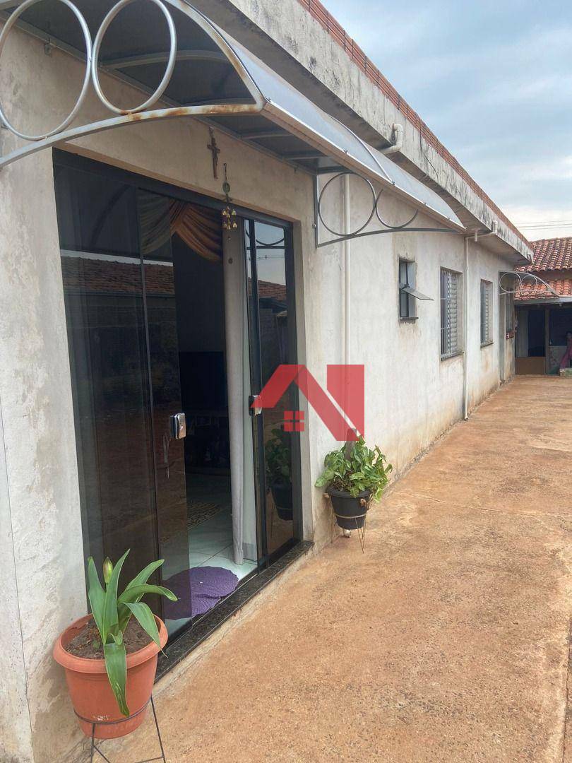 Casa à venda com 2 quartos, 90m² - Foto 3