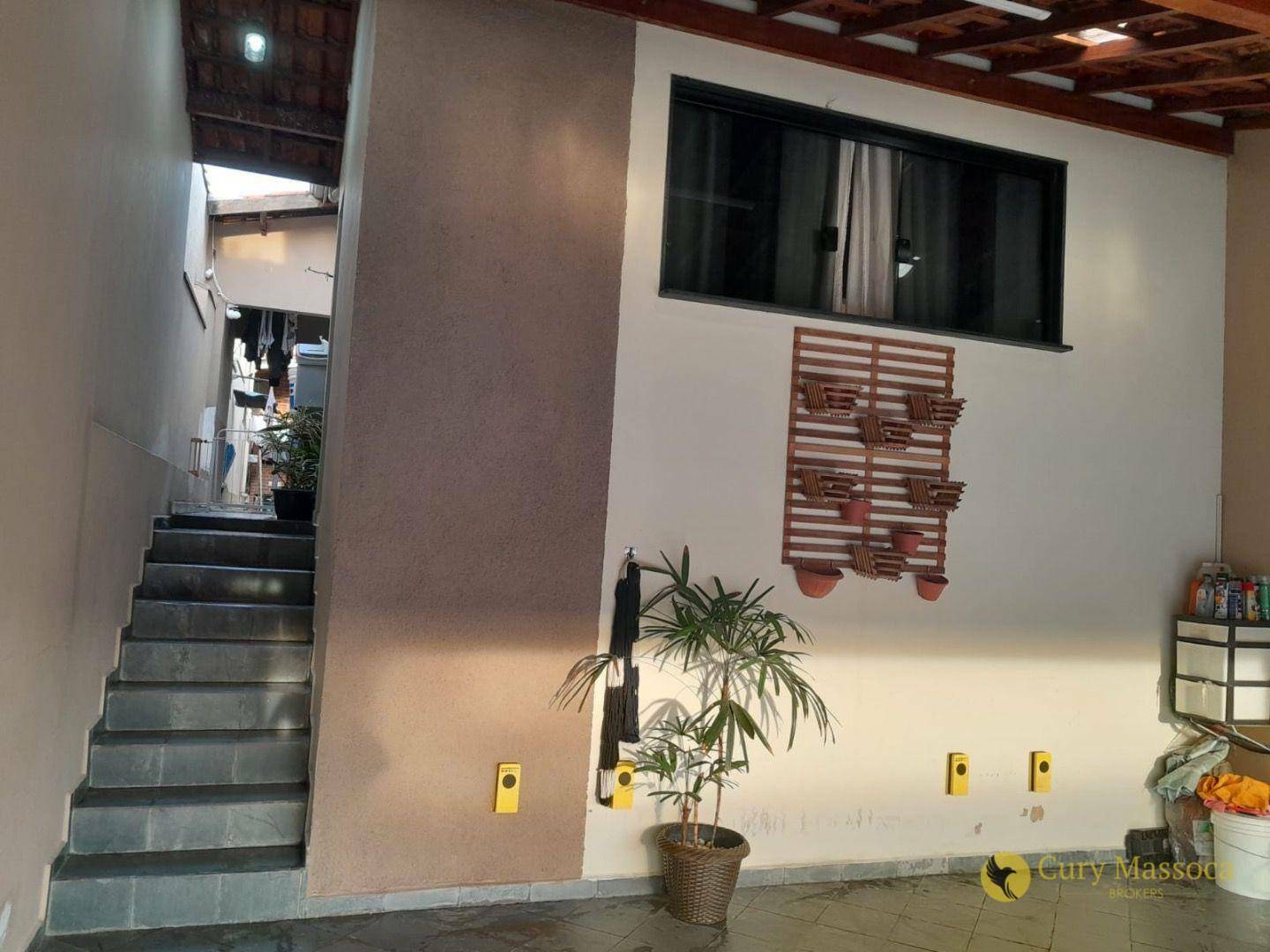 Casa à venda com 2 quartos, 90m² - Foto 1