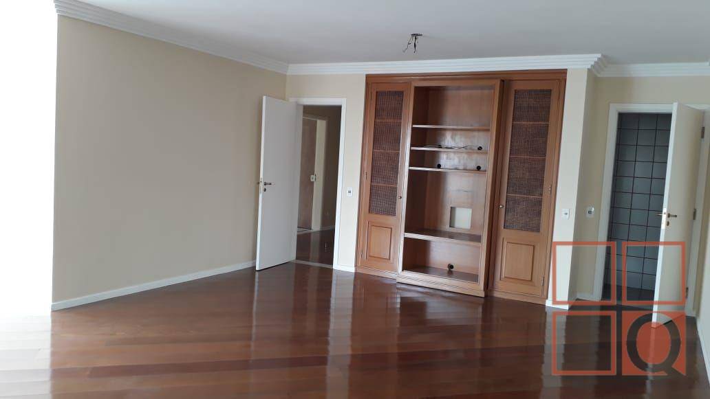 Apartamento à venda com 4 quartos, 212m² - Foto 1