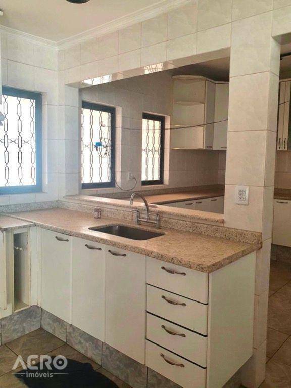 Casa à venda com 6 quartos, 218m² - Foto 17