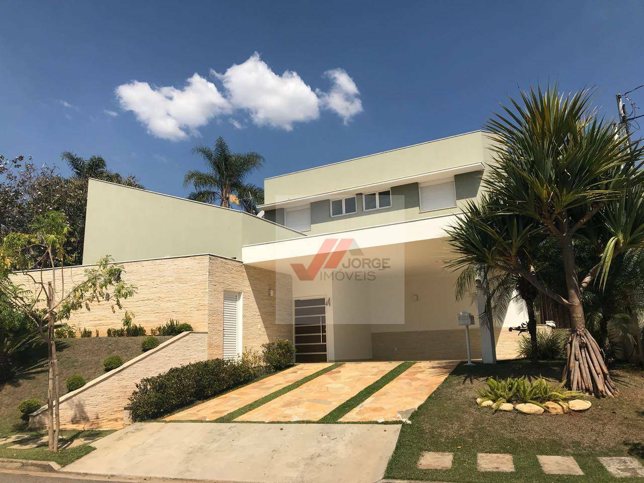 Casa à venda com 3 quartos, 325m² - Foto 1