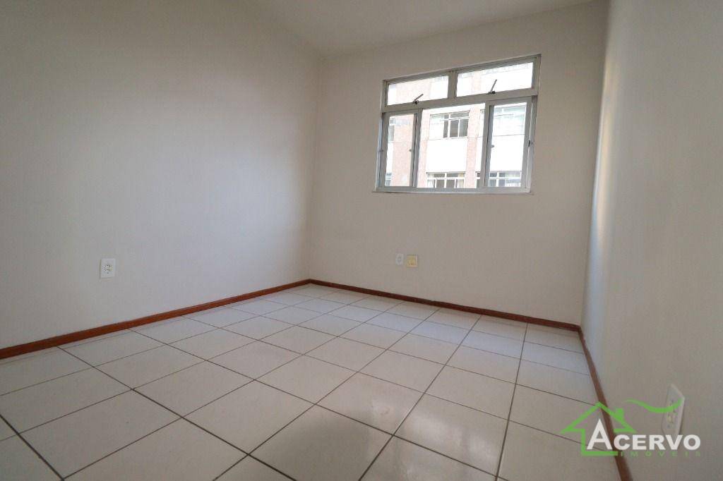 Apartamento para alugar com 2 quartos, 68m² - Foto 4