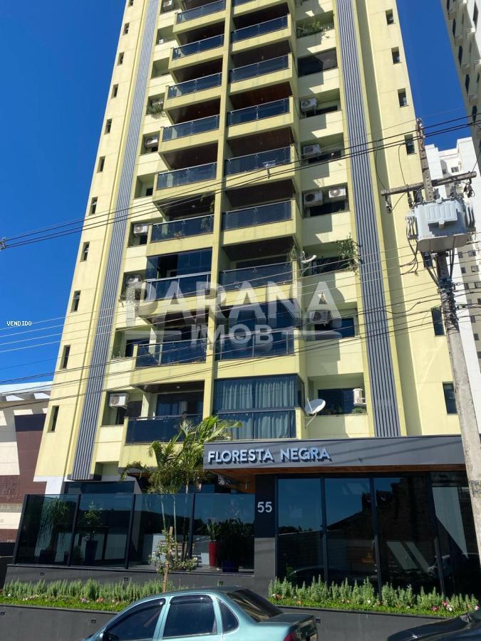 Apartamento à venda com 3 quartos, 124m² - Foto 1