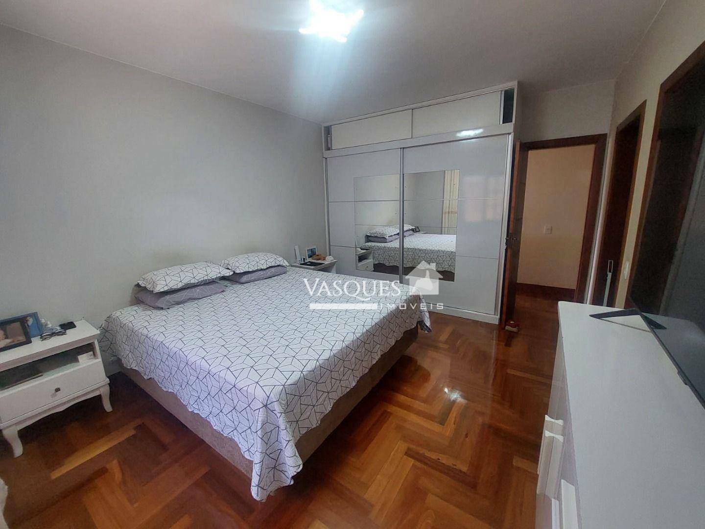 Casa à venda com 3 quartos, 234m² - Foto 7