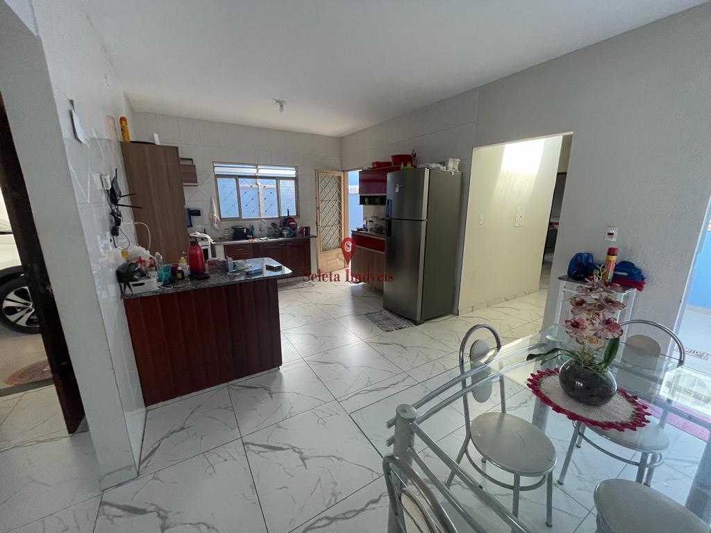 Casa à venda com 3 quartos, 180m² - Foto 1