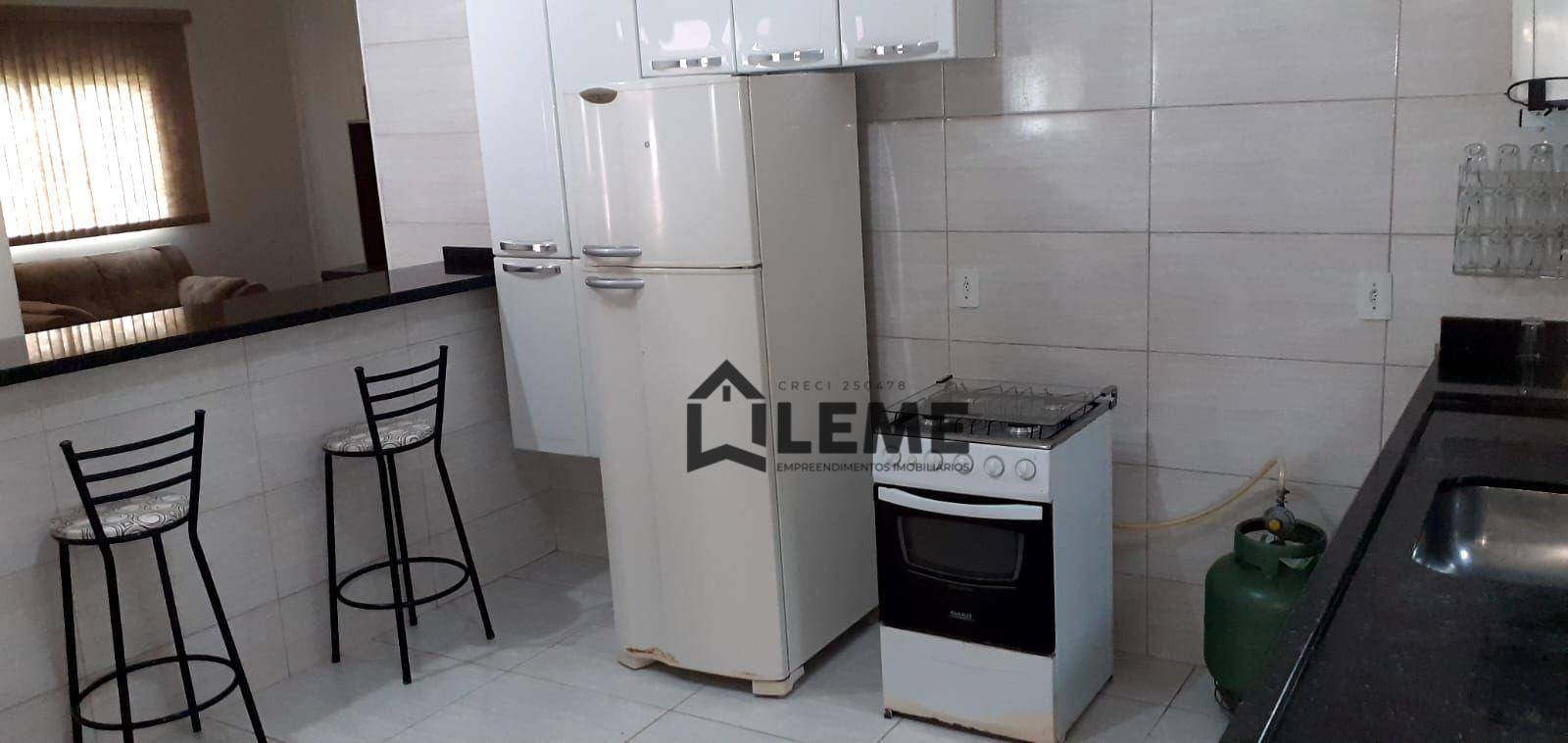 Chácara à venda com 3 quartos, 200m² - Foto 13