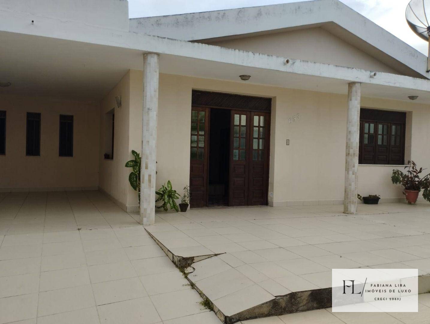 Casa à venda com 3 quartos, 250m² - Foto 3