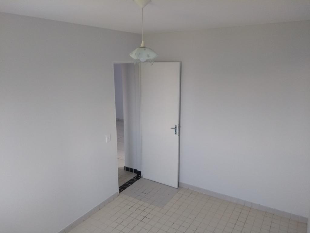 Apartamento à venda com 2 quartos, 57m² - Foto 4