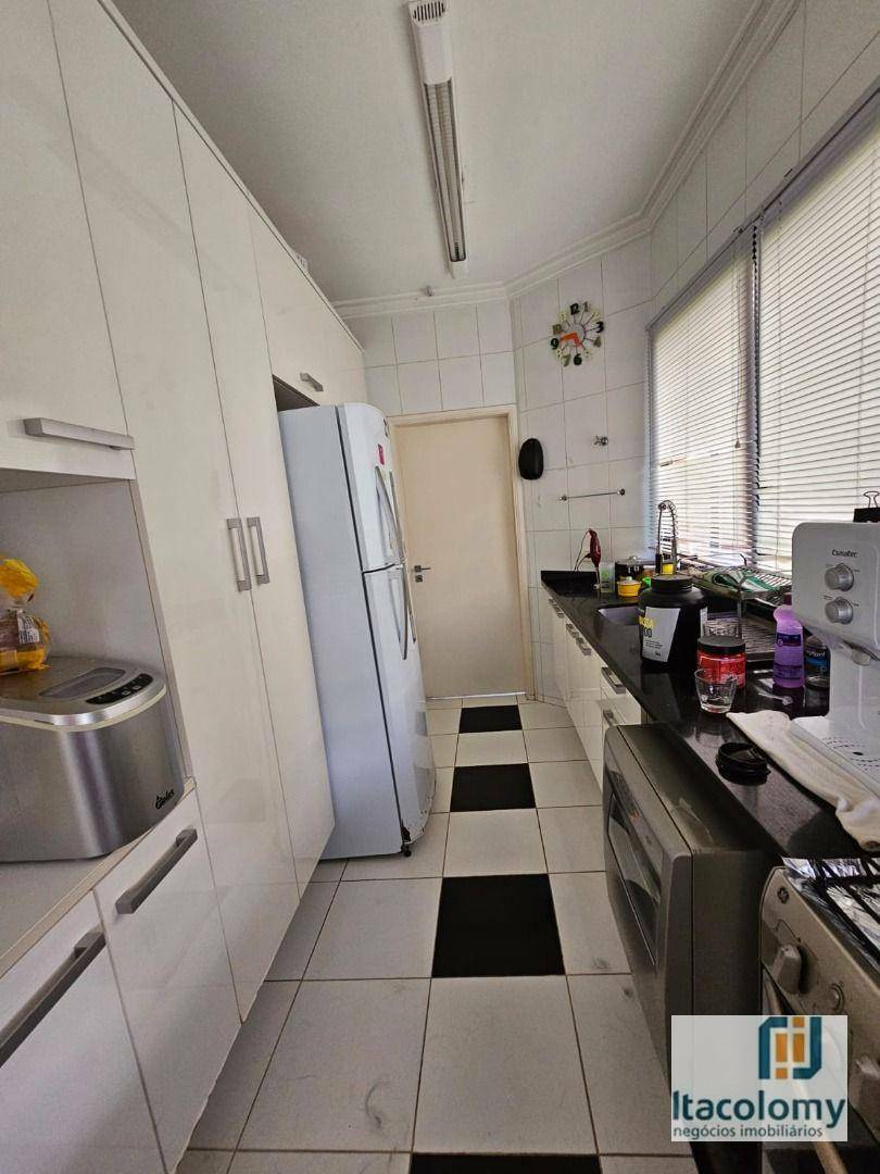 Apartamento à venda com 3 quartos, 210m² - Foto 16