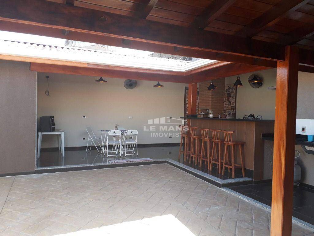 Casa à venda com 3 quartos, 270m² - Foto 10