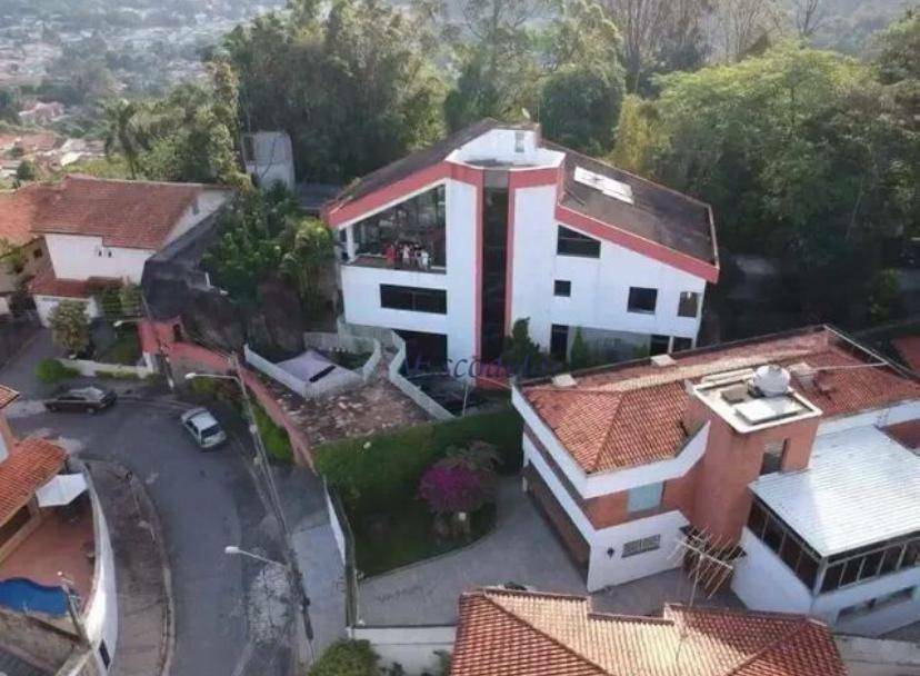 Casa à venda com 4 quartos, 1000m² - Foto 1