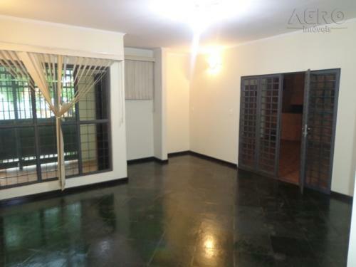 Casa à venda e aluguel com 3 quartos, 240m² - Foto 2