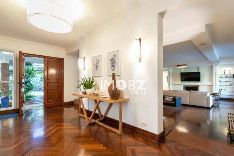 Casa à venda com 4 quartos, 1250m² - Foto 1