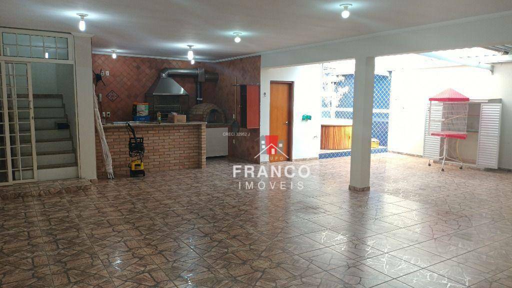 Casa à venda e aluguel com 4 quartos, 295m² - Foto 32