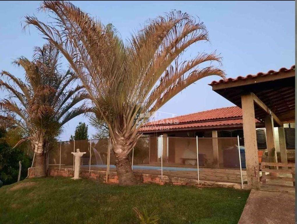 Chácara à venda com 3 quartos, 200m² - Foto 2