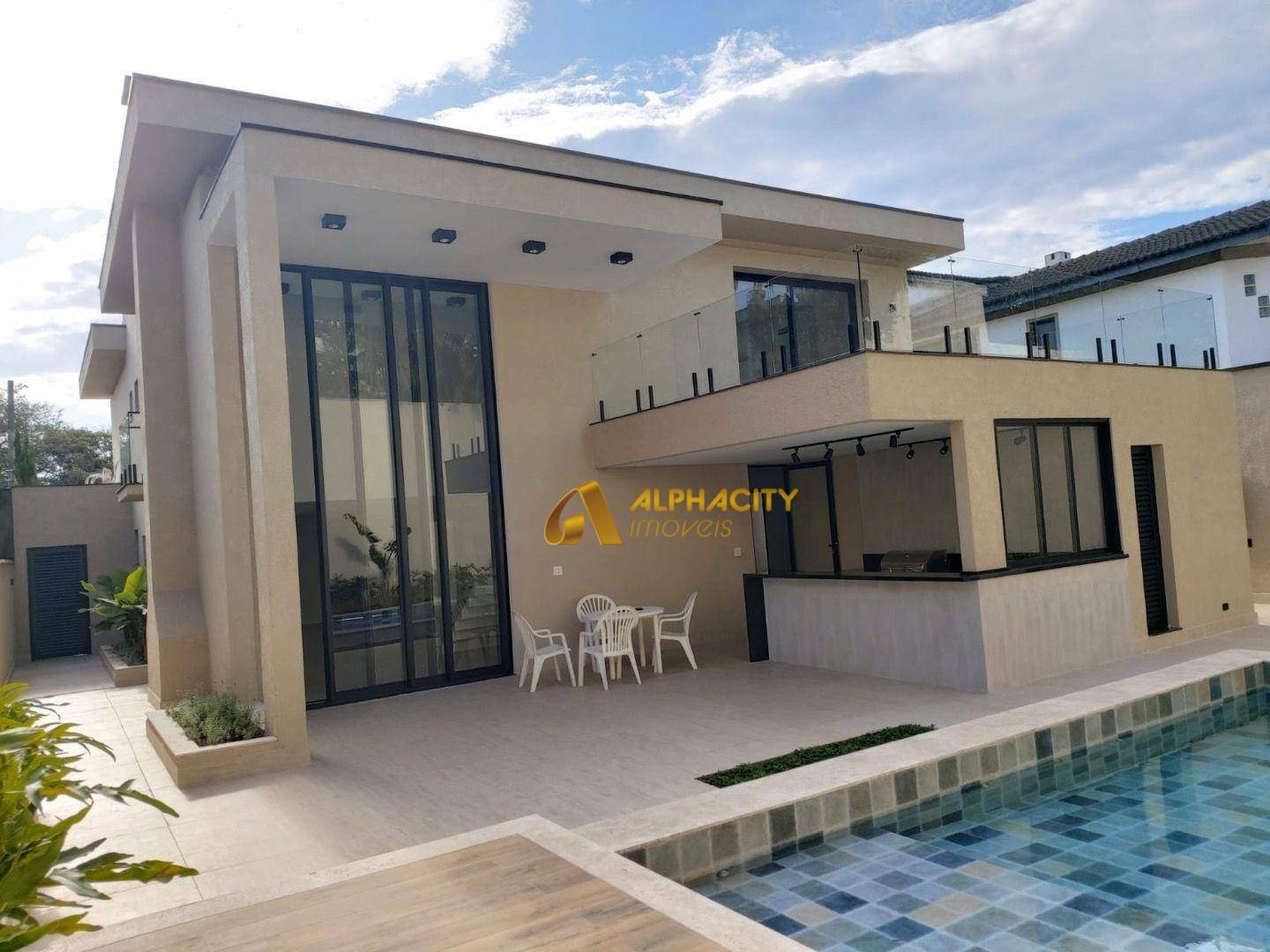 Casa de Condomínio à venda com 4 quartos, 405m² - Foto 1