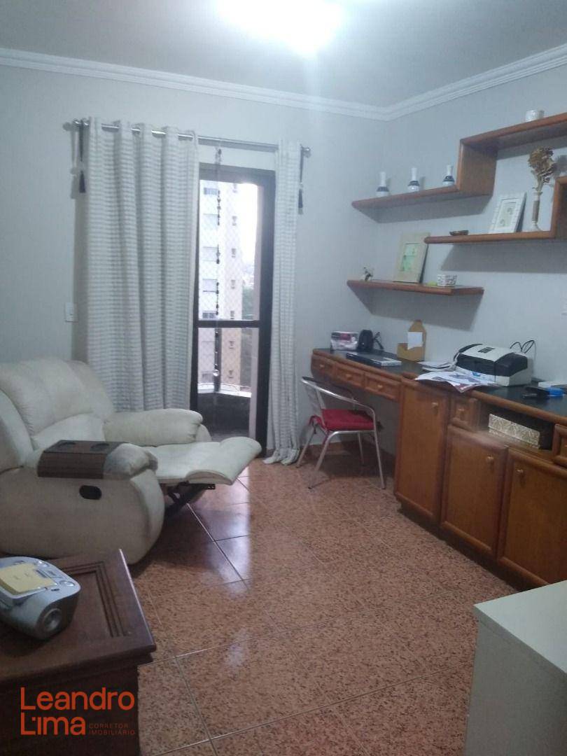 Apartamento à venda com 3 quartos, 206m² - Foto 6