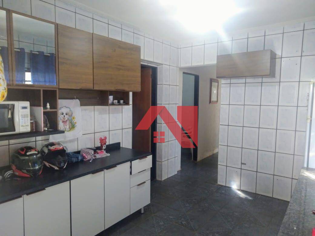 Casa à venda com 2 quartos, 60m² - Foto 12