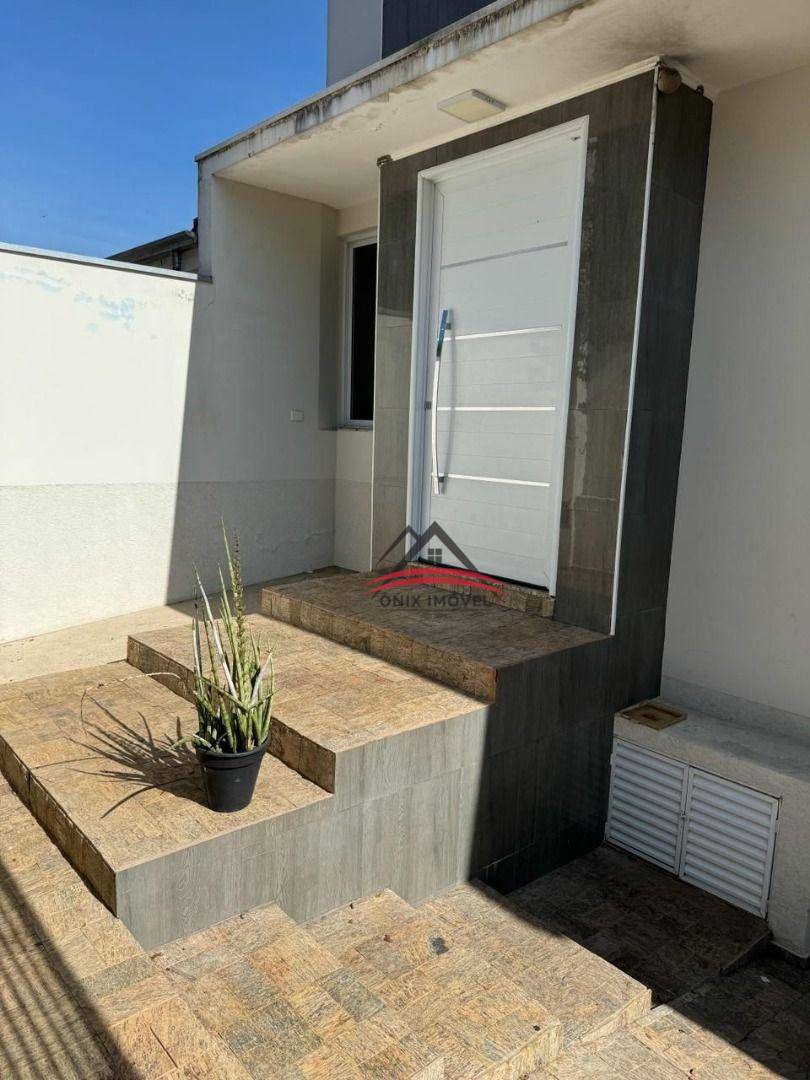 Casa à venda e aluguel com 3 quartos, 260m² - Foto 1