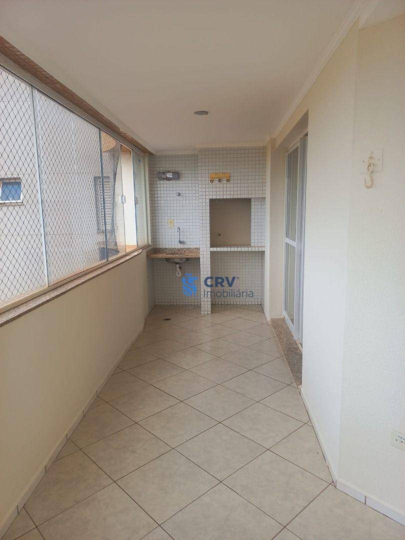 Apartamento à venda com 3 quartos, 96m² - Foto 2