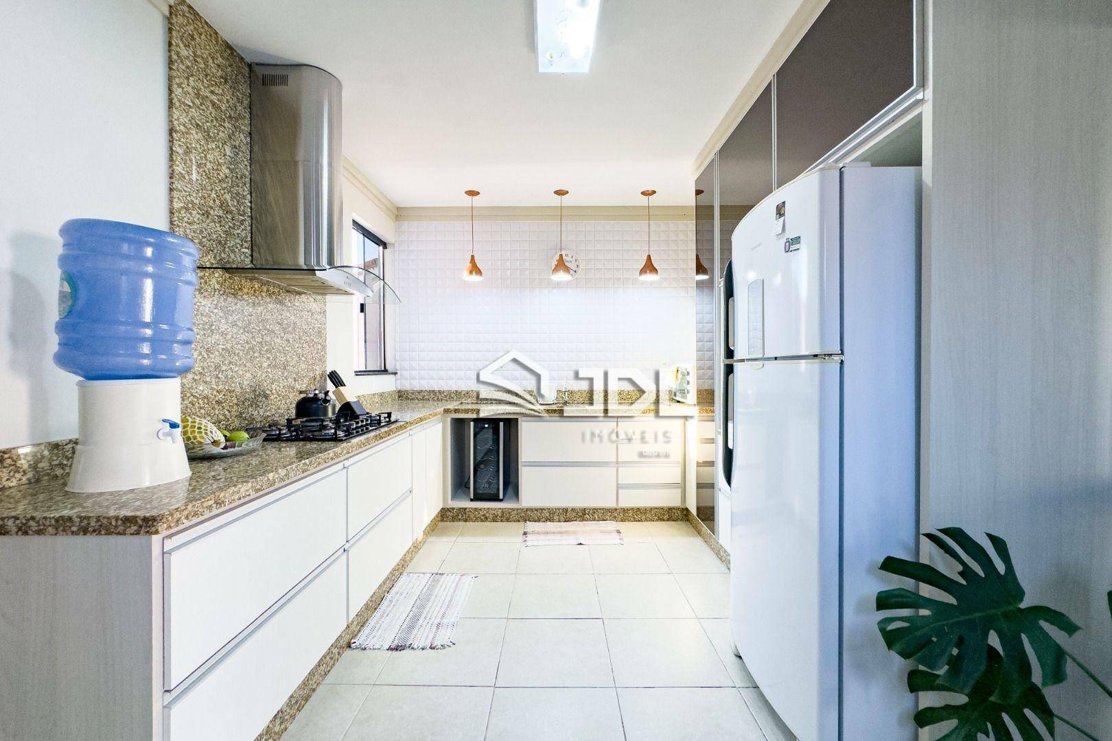 Casa à venda com 4 quartos, 250m² - Foto 14