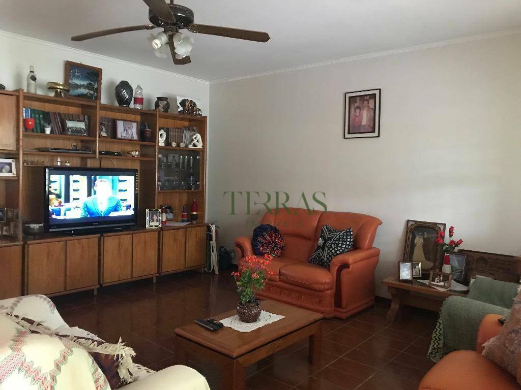 Casa à venda com 3 quartos, 180m² - Foto 1