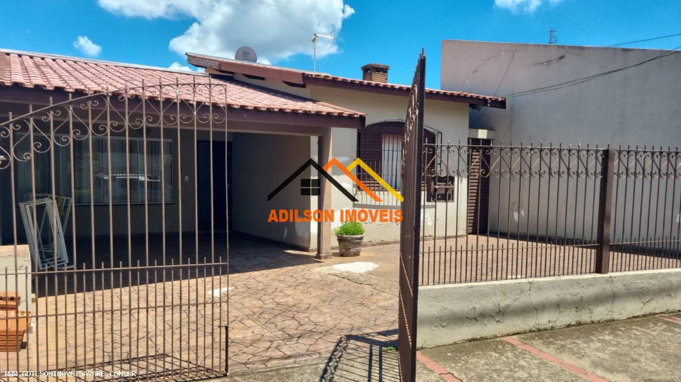 Casa à venda com 3 quartos, 250m² - Foto 1