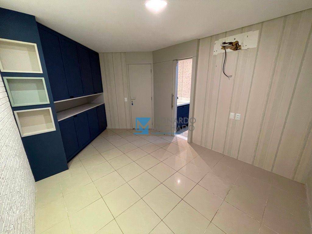 Casa de Condomínio à venda com 4 quartos, 350m² - Foto 8