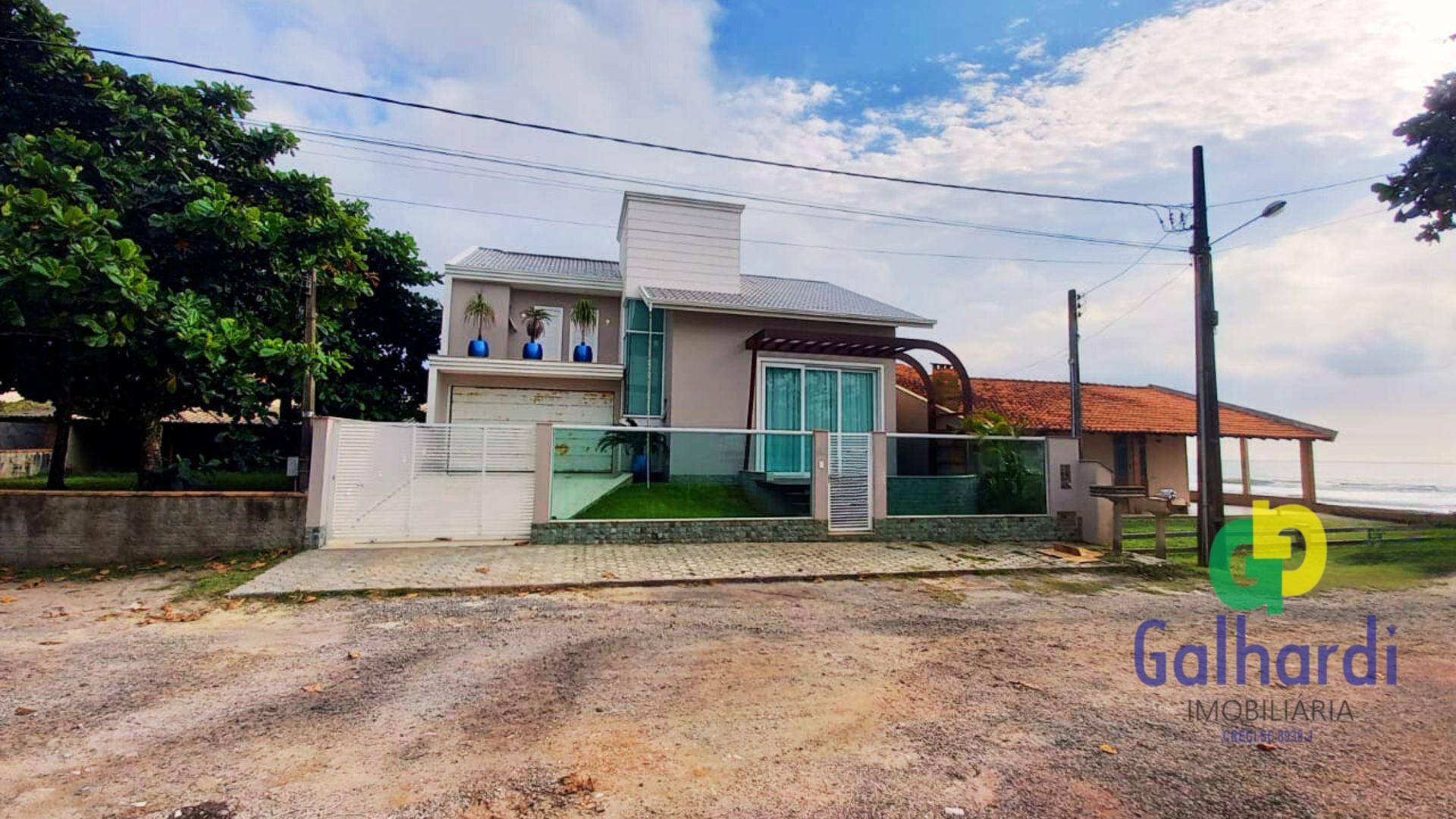 Sobrado à venda com 3 quartos, 241m² - Foto 1