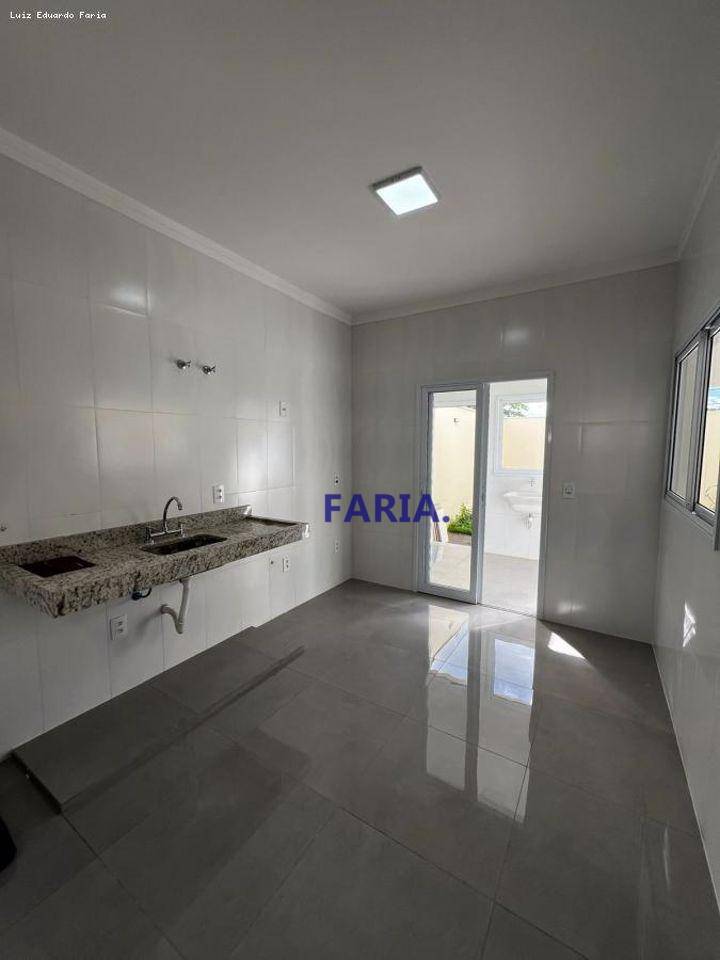 Casa à venda com 2 quartos, 145m² - Foto 3