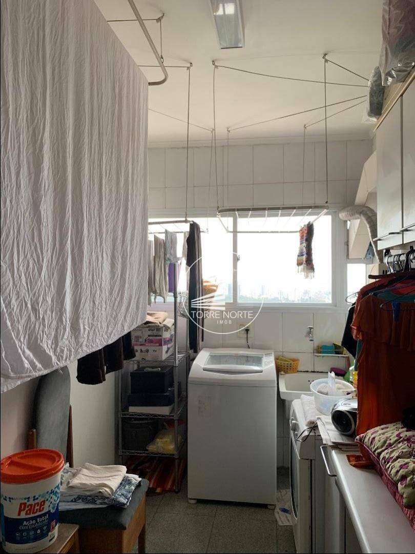 Apartamento à venda com 3 quartos, 210m² - Foto 3