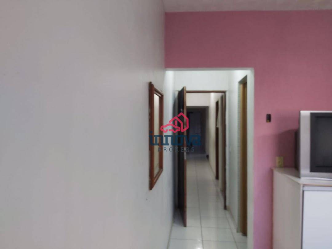 Casa à venda com 5 quartos, 240m² - Foto 16