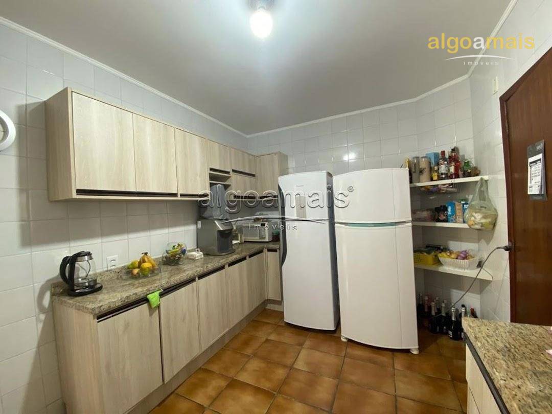 Casa à venda com 3 quartos, 250m² - Foto 10