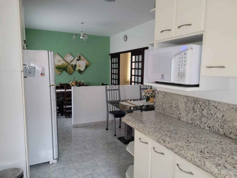 Sobrado à venda com 3 quartos, 243m² - Foto 1