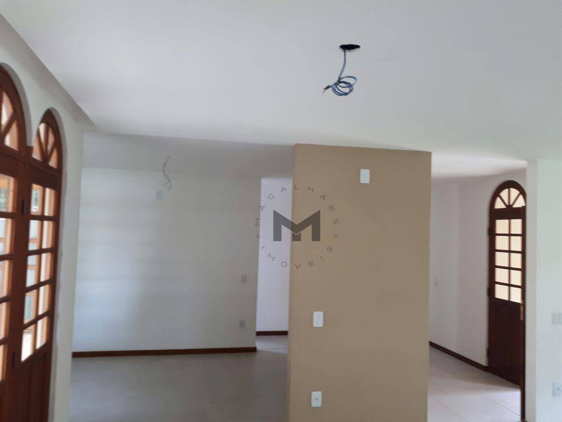 Casa à venda com 4 quartos, 200m² - Foto 7