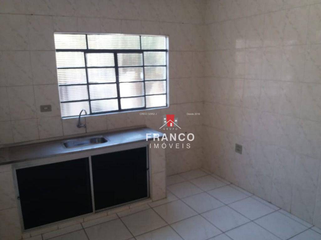 Casa à venda com 4 quartos, 166m² - Foto 2