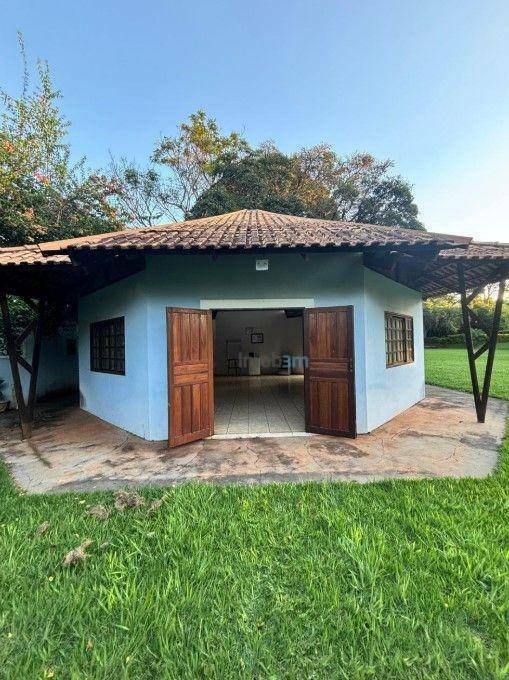 Chácara à venda com 3 quartos, 200m² - Foto 3