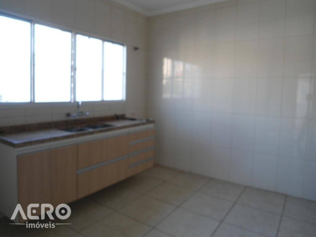 Casa à venda com 3 quartos, 162m² - Foto 3