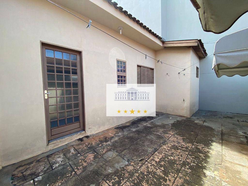 Casa à venda com 4 quartos, 250m² - Foto 11