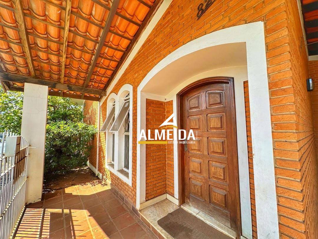 Casa, 3 quartos, 200 m² - Foto 1