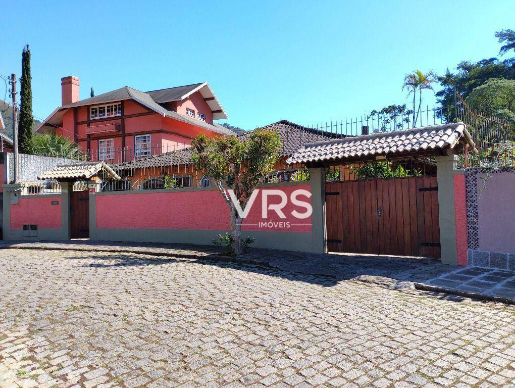 Casa à venda com 3 quartos, 182m² - Foto 1