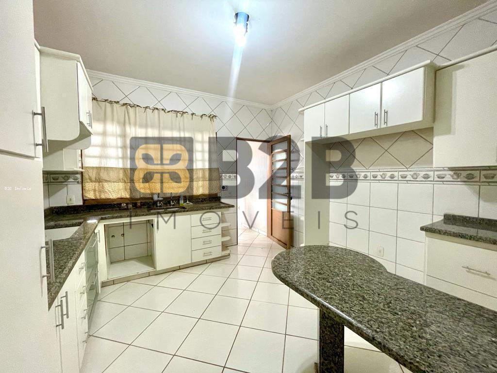 Casa à venda com 4 quartos, 270m² - Foto 5