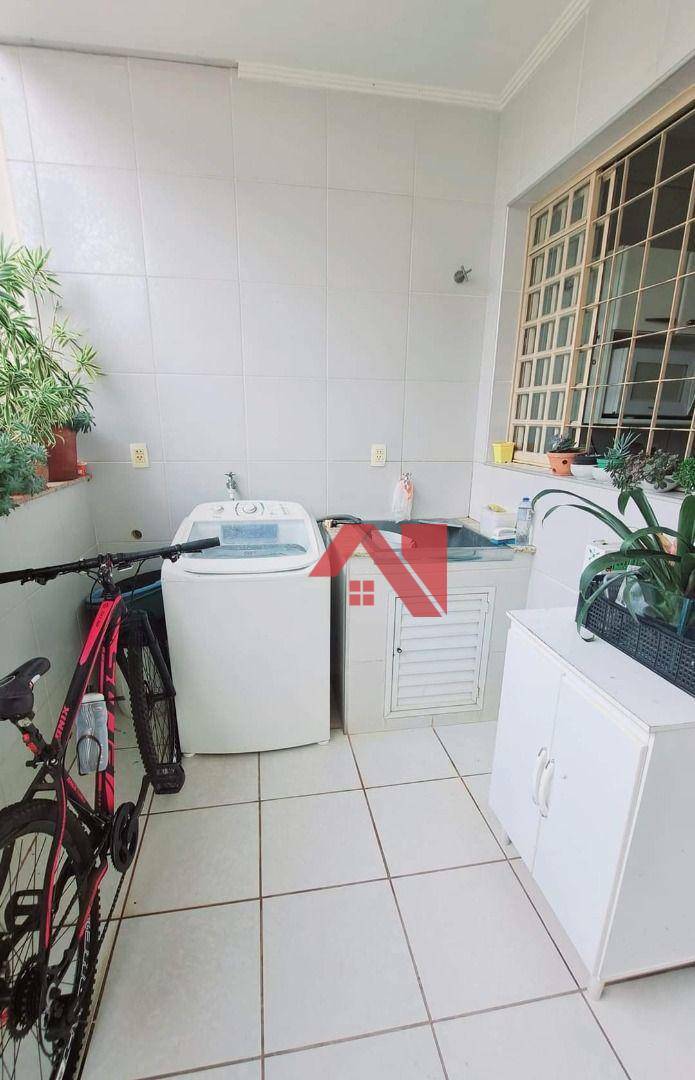 Casa à venda com 3 quartos, 300m² - Foto 13