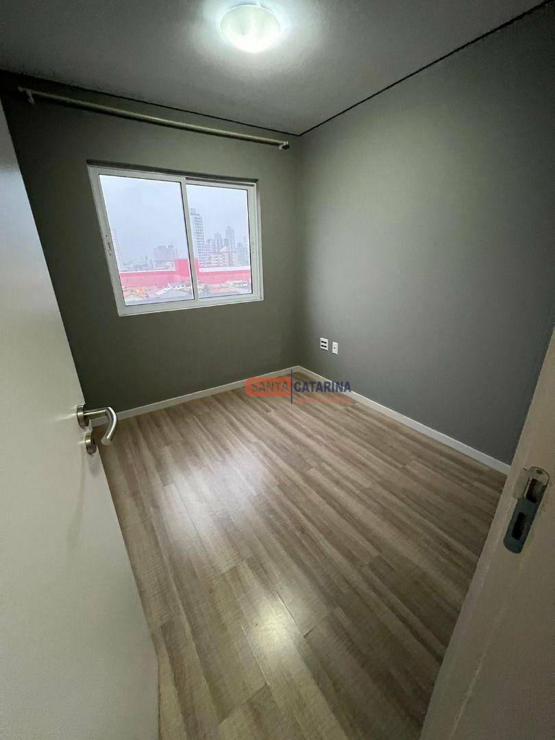 Apartamento à venda com 3 quartos, 73m² - Foto 7